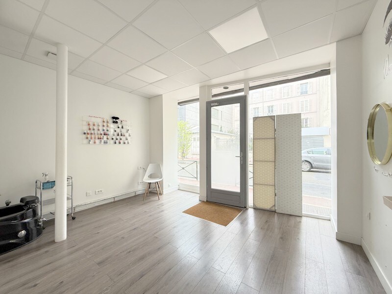 17 Bis Rue Rivay, Levallois-Perret for lease Primary Photo- Image 1 of 3