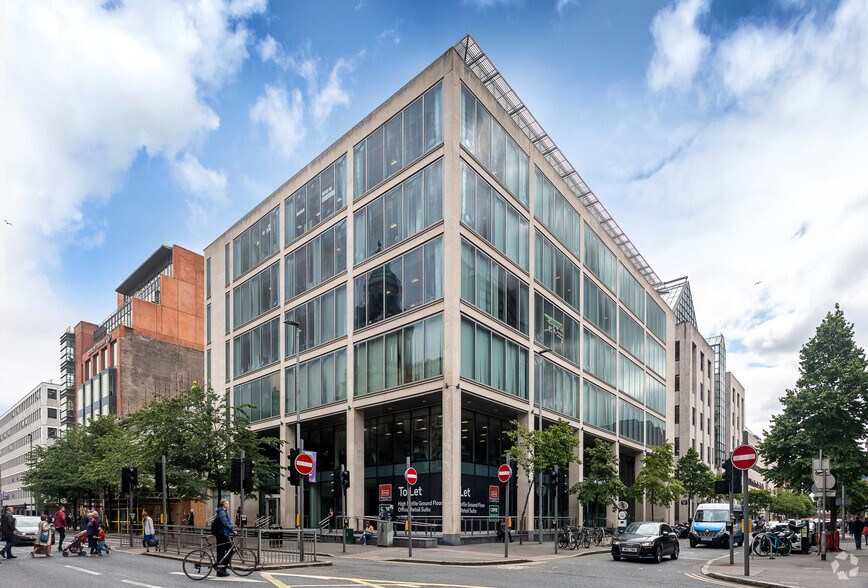 6-9 Donegall Sq S, Belfast à louer - Photo du bâtiment - Image 3 de 3