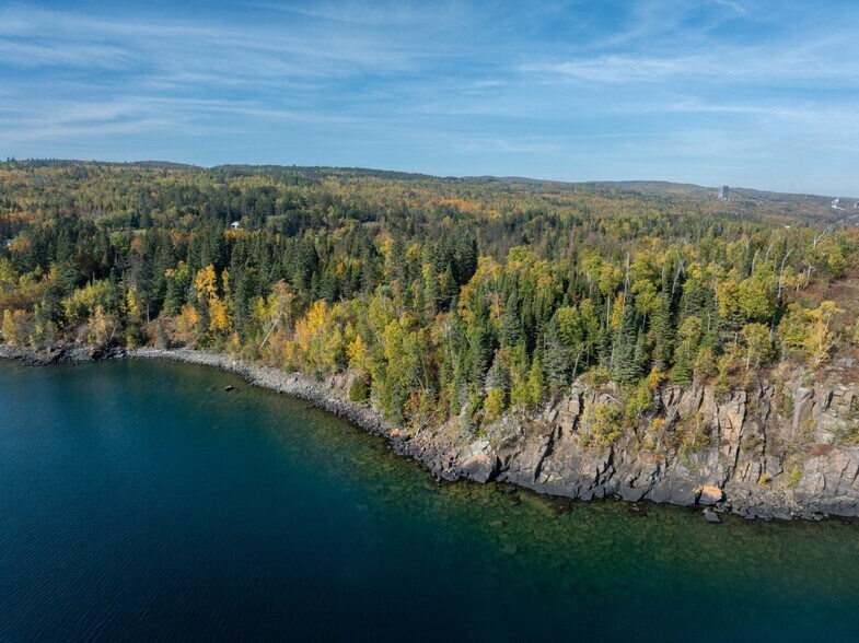 48xx Hwy 61 N, Beaver Bay, MN à vendre - Photo du bâtiment - Image 2 de 22