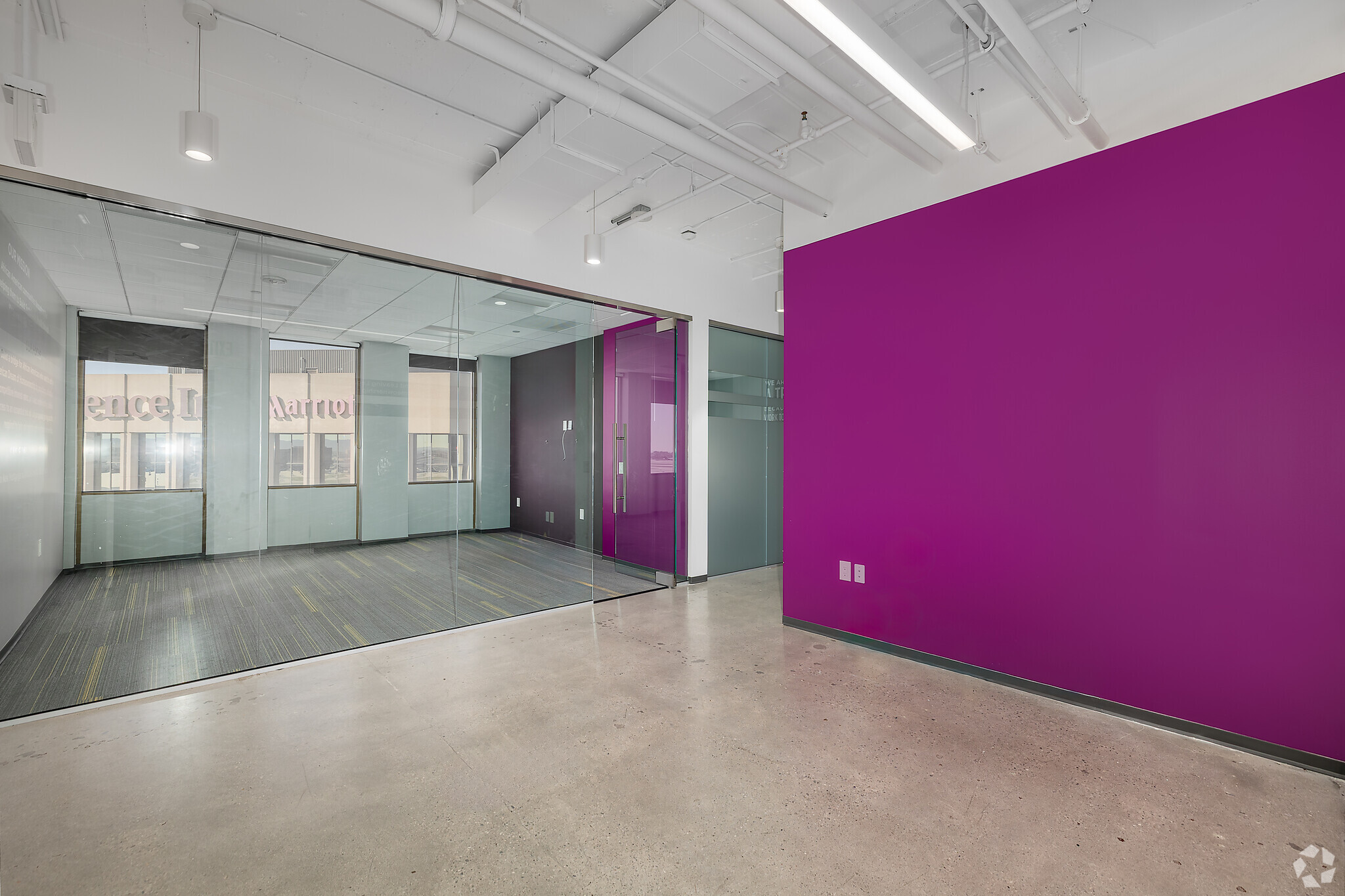 5901 W Century Blvd, Los Angeles, CA à louer Photo intérieure- Image 1 de 4