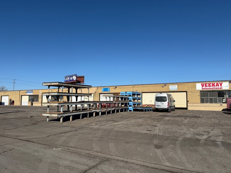 2450-2560 N Washington Ave, Minneapolis, MN à louer - Photo du bâtiment - Image 2 de 10