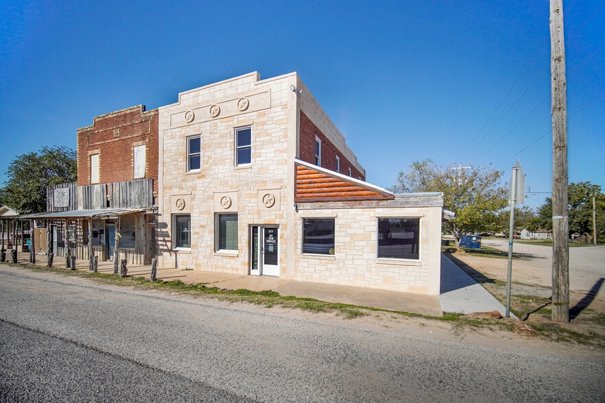 111 E Dempsey St, Bryson, TX for lease - Building Photo - Image 2 of 36