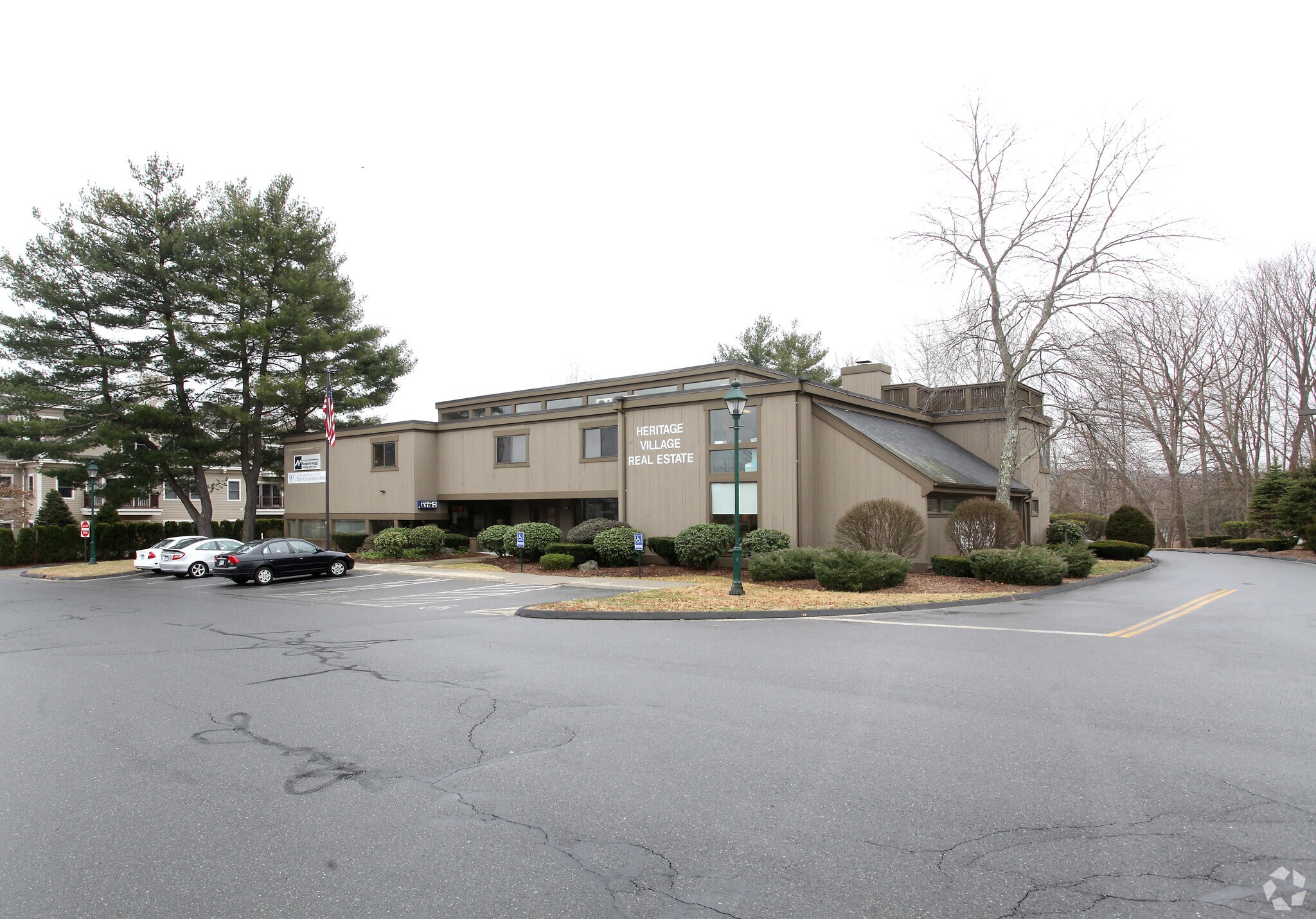 3 Village Grn, Southbury, CT for lease Primary Photo- Image 1 of 4