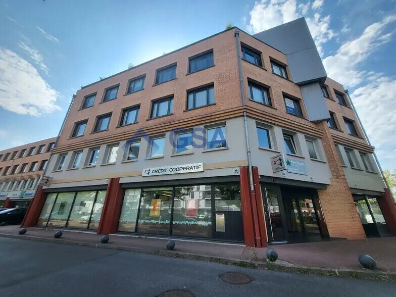 Bureau dans Évry-Courcouronnes à vendre - Photo du bâtiment - Image 1 de 9