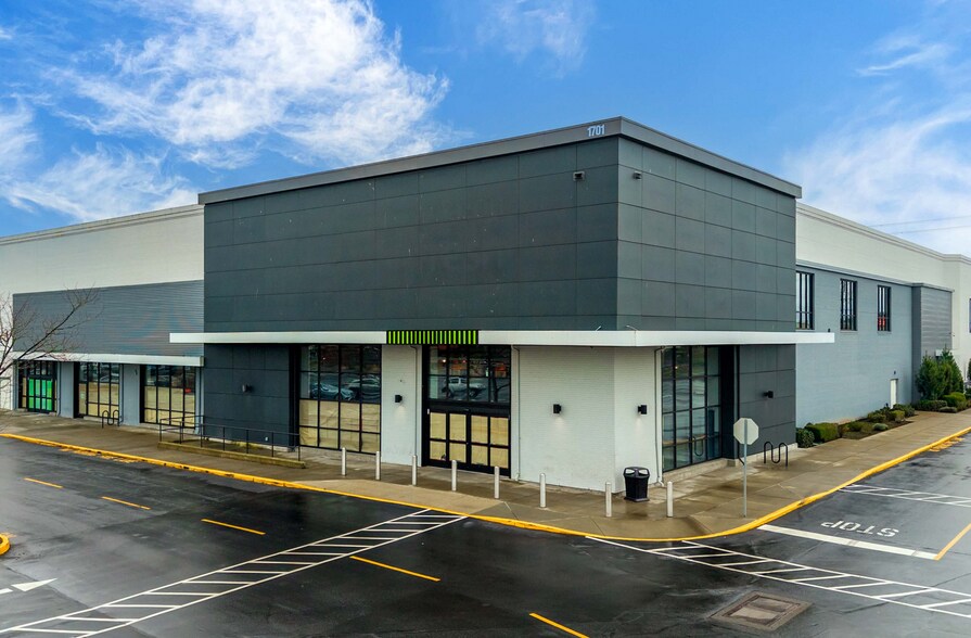 1701 S Commons Rd, Federal Way, WA à louer - Photo du bâtiment - Image 2 de 6