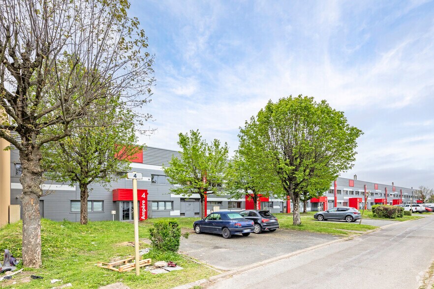 1 Rue Jacques De Vaucansson, Saint-Ouen-l'Aumône à louer - Photo du bâtiment - Image 2 de 2