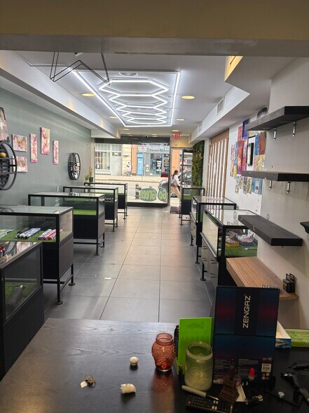 601-603 Avenue of the Americas, New York, NY à louer - Photo du bâtiment - Image 2 de 13