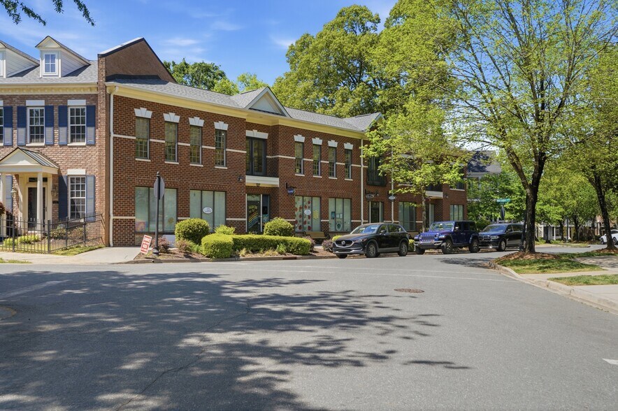 Davidson Office Portfolio portefeuille de 2 propriétés à vendre sur LoopNet.ca - Photo du bâtiment - Image 3 de 10