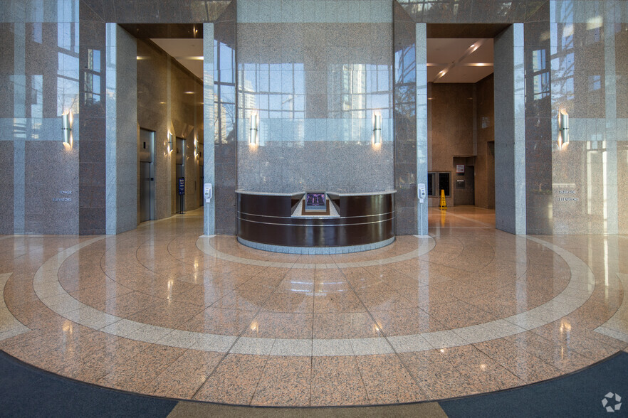 4720 Kingsway, Burnaby, BC for lease - Lobby - Image 2 of 8