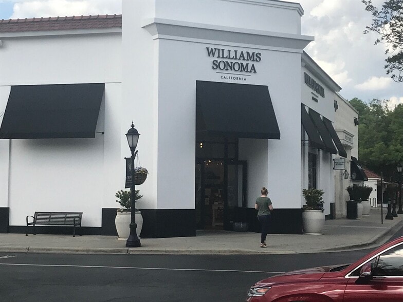 6401 Carnegie Blvd, Charlotte, NC for lease - Building Photo - Image 3 of 7