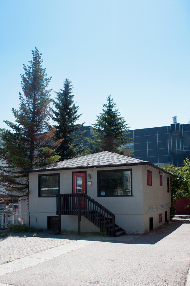 More details for 2409 33 Ave, Calgary, AB - Retail for Lease