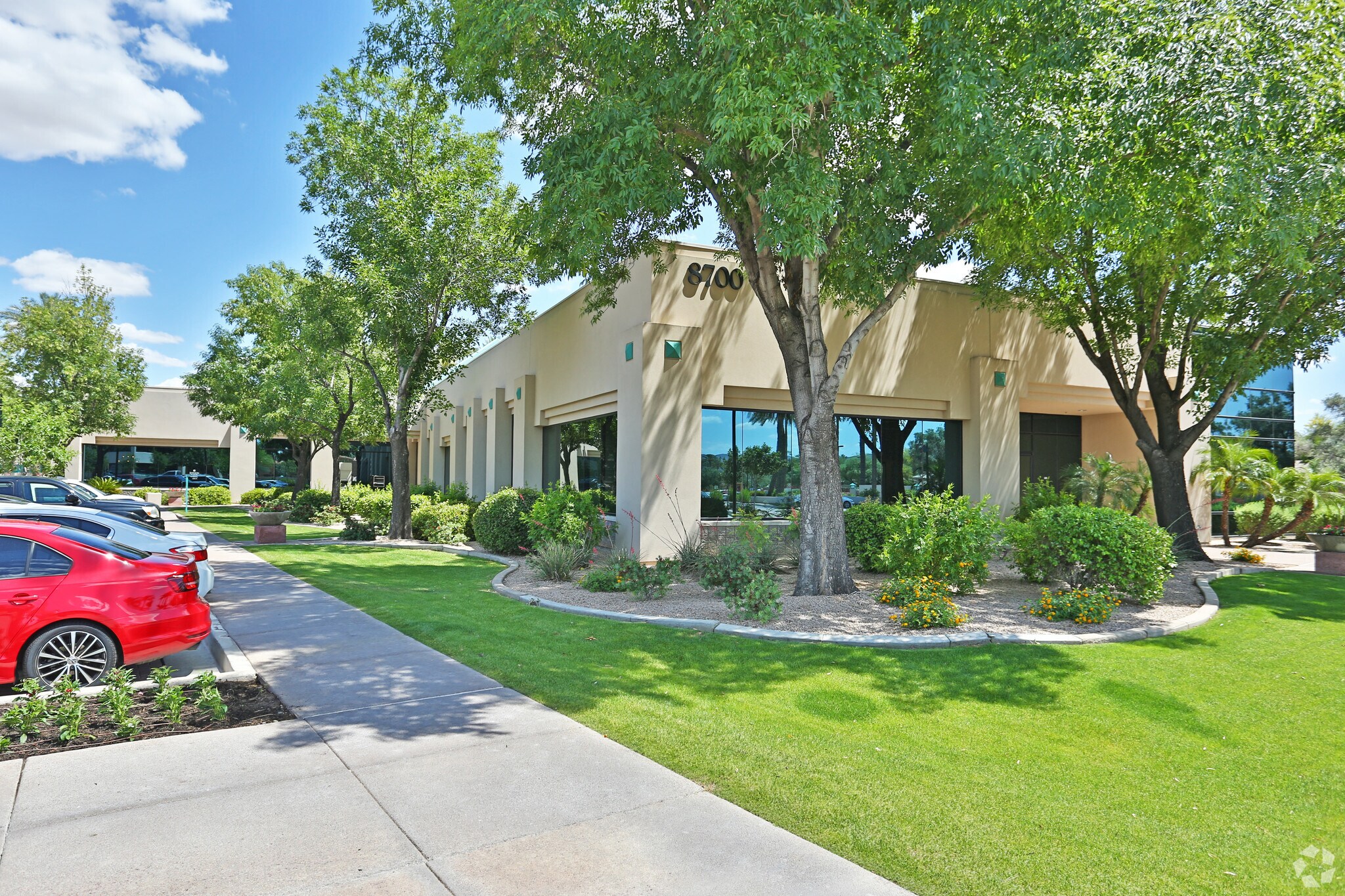 8700 N Gainey Center Dr, Scottsdale, AZ à louer Photo du bâtiment- Image 1 de 4
