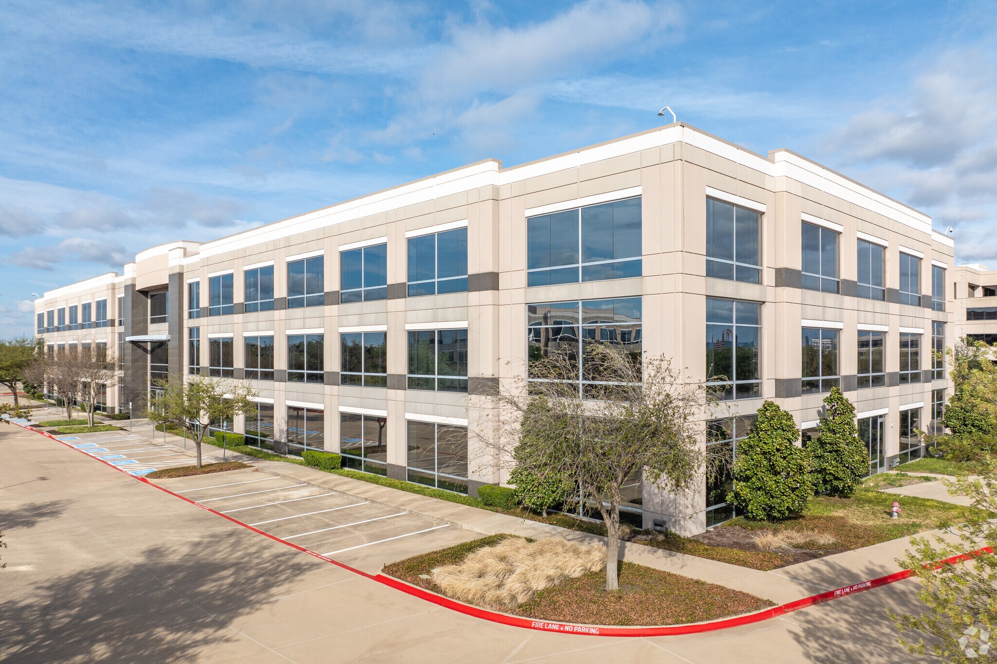 2001 W John Carpenter Fwy, Irving, TX for lease Primary Photo- Image 1 of 6