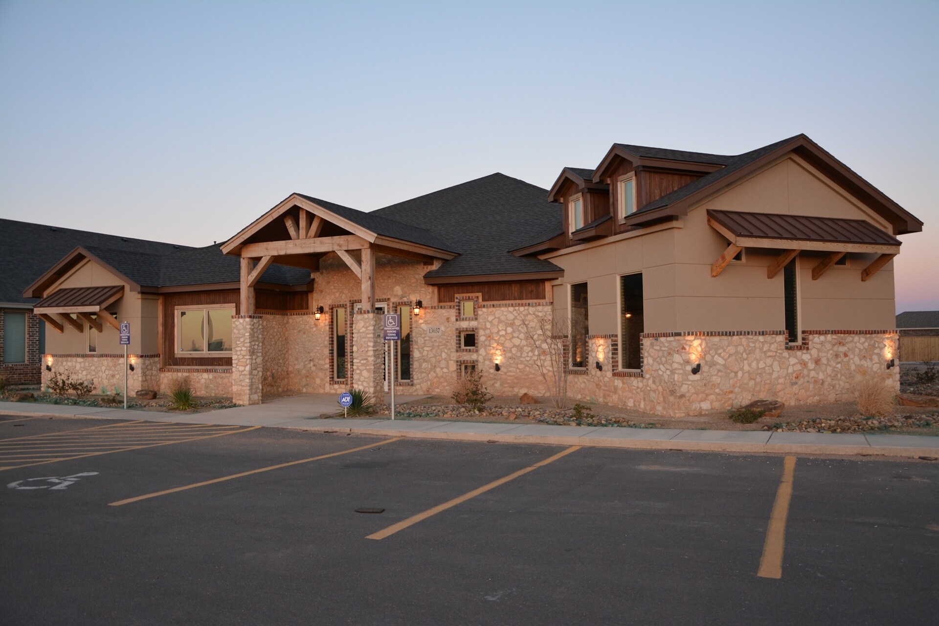 13037 Quaker Ave, Lubbock, TX à louer Photo principale- Image 1 de 13