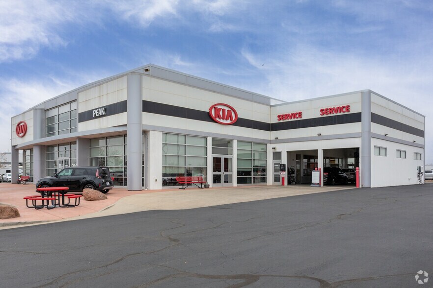 1109 Southgate Dr, Windsor, CO à vendre - Photo du bâtiment - Image 2 de 25