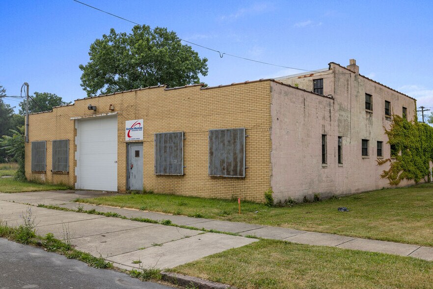 1041 Niagara Ave, Niagara Falls, NY à vendre - Photo du bâtiment - Image 3 de 27