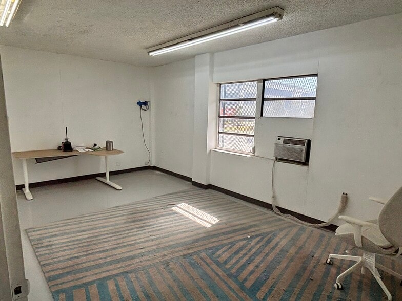 1101 NW 72nd St, Miami, FL for lease - Building Photo - Image 2 of 15