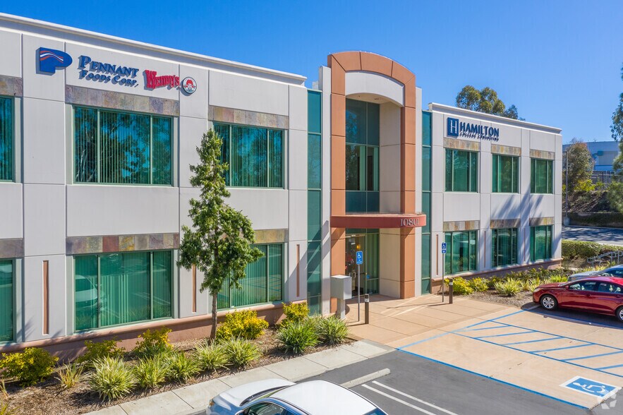 10801 Thornmint Rd, San Diego, CA à louer - Photo du bâtiment - Image 2 de 8