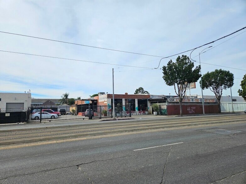1354 E Washington Blvd, Los Angeles, CA à vendre - Photo du bâtiment - Image 2 de 25