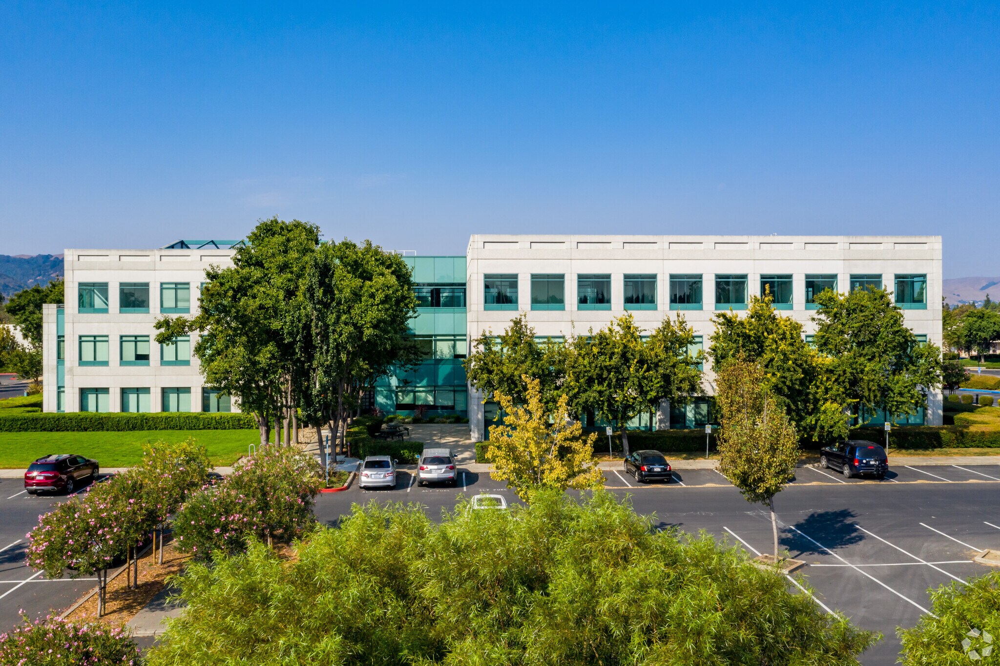 5960 Inglewood Dr, Pleasanton, CA à louer Photo du bâtiment- Image 1 de 7