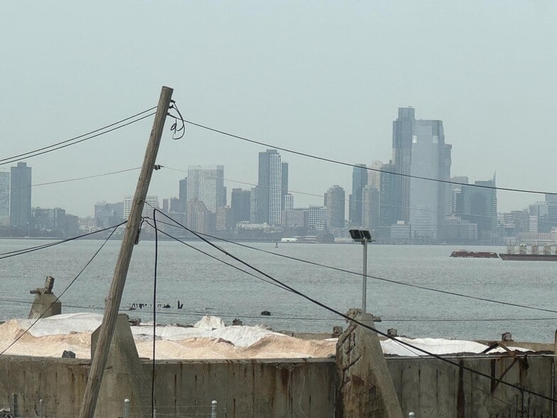 3 Whale Sq, Brooklyn, NY for lease - Building Photo - Image 2 of 75