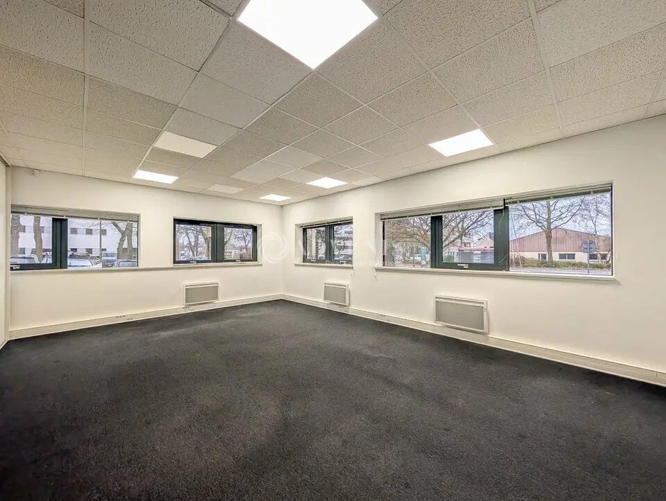 Office in Saint-Grégoire for lease Interior Photo- Image 1 of 11