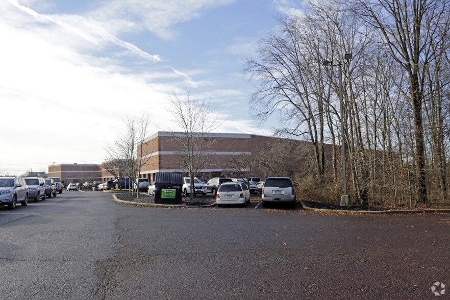 101 E Mill St, Quakertown, PA à louer - Photo du bâtiment - Image 3 de 6