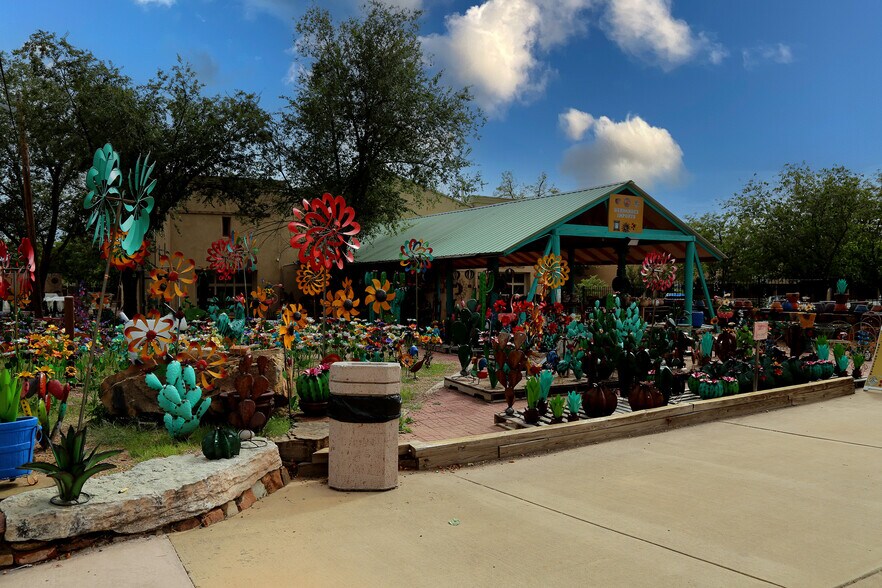 2820 Cerrillos Rd, Santa Fe, NM à louer - Photo du bâtiment - Image 1 de 7