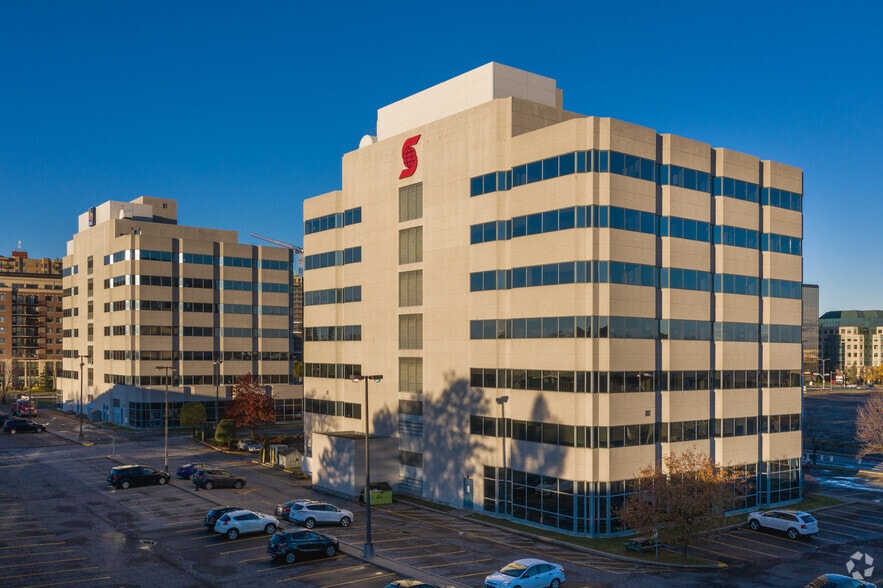 3090 Boul Le Carrefour, Laval, QC for lease - Building Photo - Image 2 of 5