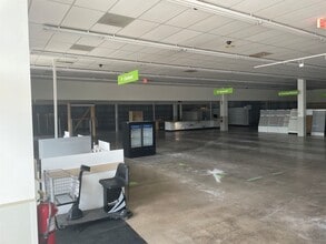 2108 W 27th St, Lawrence, KS for lease Interior Photo- Image 1 of 3