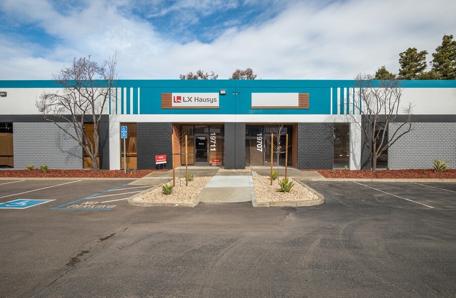 19707-19743 Cabot Blvd, Hayward, CA for lease - Primary Photo - Image 1 of 16