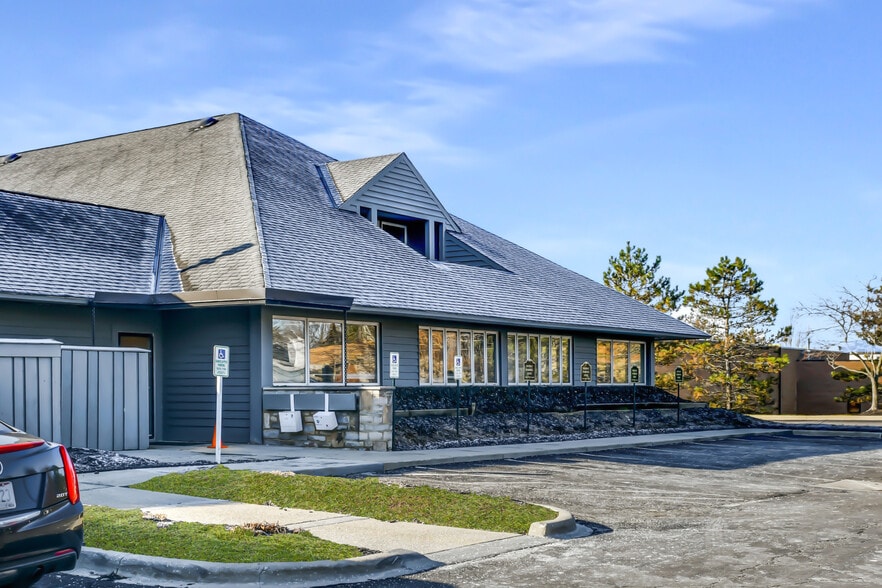6096 E Main St, Columbus, OH à vendre - Photo du bâtiment - Image 3 de 5