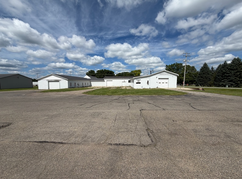 1065 W Green St, Hastings, MI for lease - Building Photo - Image 2 of 4