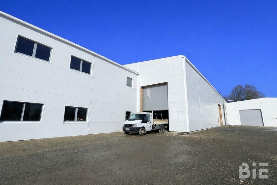 Local d'activités dans Bassens à vendre - Photo du bâtiment - Image 2 de 9