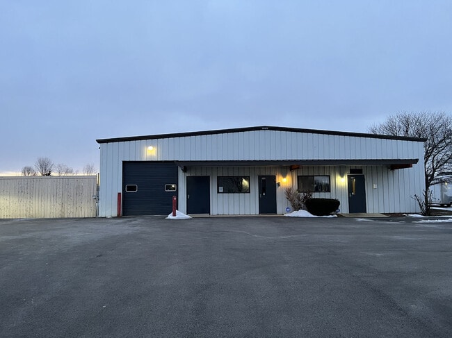 More details for 34 Stonehill Rd, Oswego, IL - Industrial for Lease