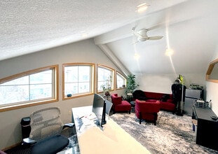 7915 Stone Creek Dr, Chanhassen, MN à louer Photo intérieure- Image 1 de 9