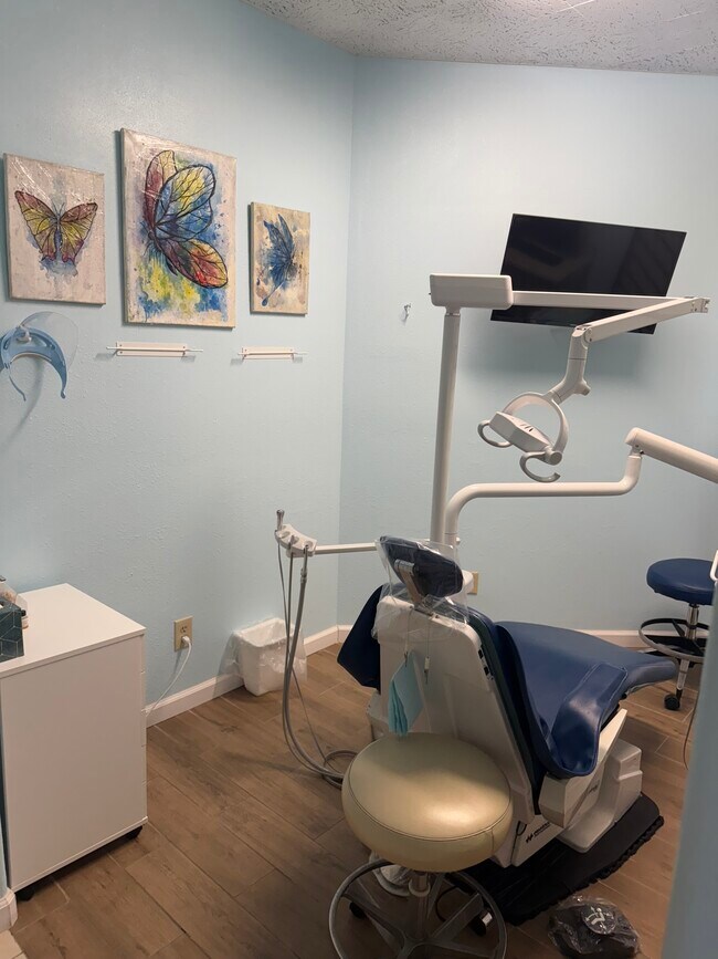 Plus de détails pour 2051 N Fresno St, Fresno, CA - Bureau à vendre