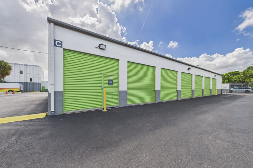 W.P. Carey 35 Property Portfolio portfolio of 35 properties for sale on LoopNet.ca - Building Photo - Image 3 of 50