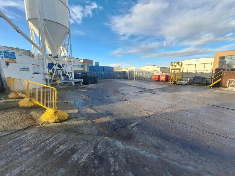 Second Ave, Crewe à vendre - Photo du bâtiment - Image 3 de 5