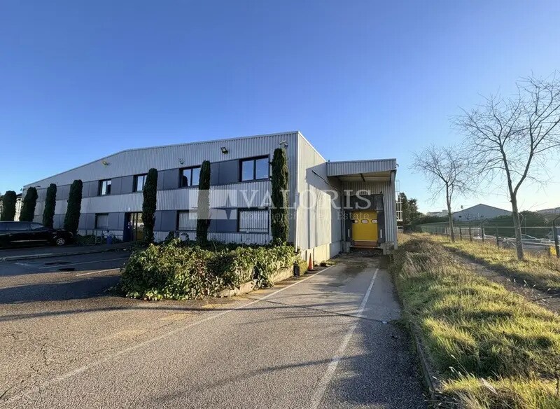 4 Rue Fulgencio Gimenez, Vaulx-en-Velin à louer - Photo du bâtiment - Image 2 de 8