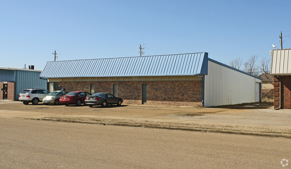3791 Contractors Pl, Memphis, TN à vendre - Photo du bâtiment - Image 2 de 9