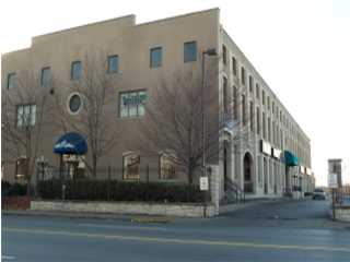2600 W Broadway, Louisville, KY à louer - Photo du bâtiment - Image 1 de 1