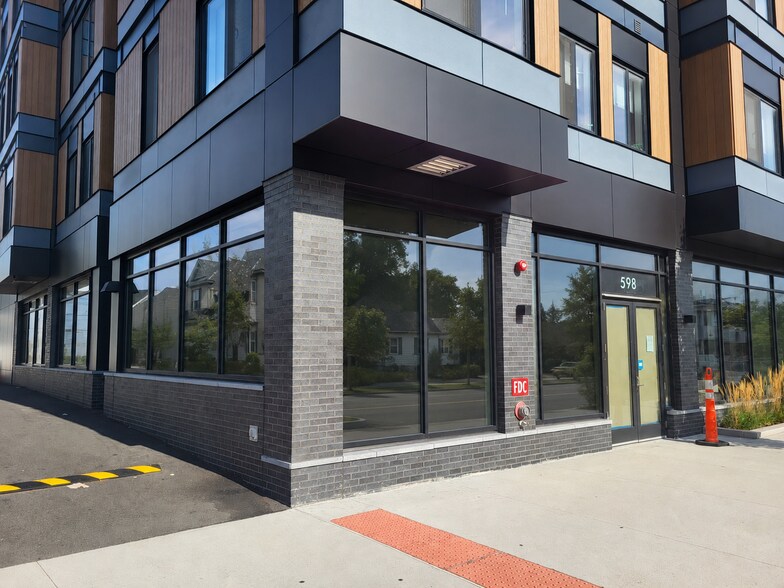 596-600 Broadway, Everett, MA à louer - Photo du bâtiment - Image 2 de 7