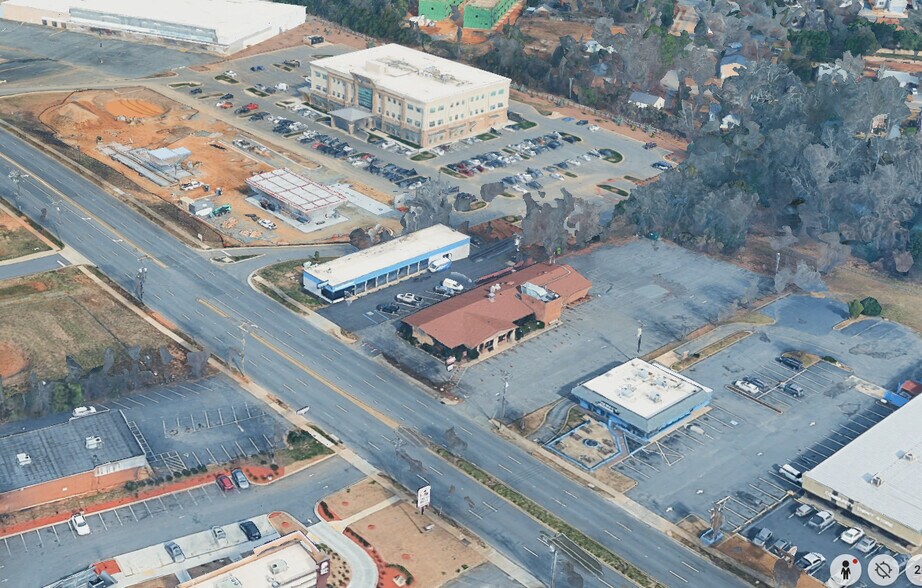 3030 Freedom Dr, Charlotte, NC à louer - Photo du bâtiment - Image 2 de 3