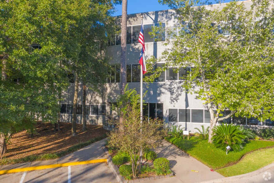 2040 N Loop 336 W, Conroe, TX à louer - Photo du bâtiment - Image 2 de 3