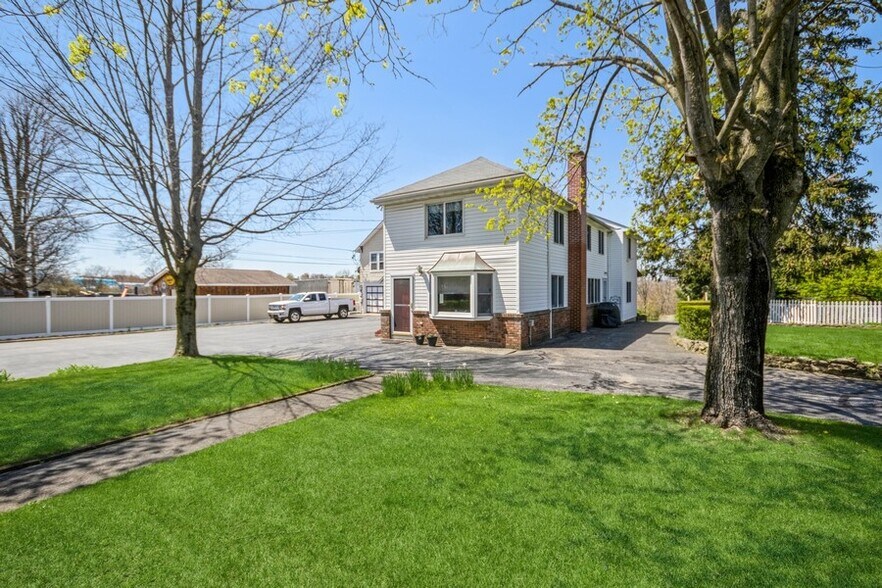 127-133 Old Rt 9, Fishkill, NY à vendre - Photo du bâtiment - Image 3 de 40