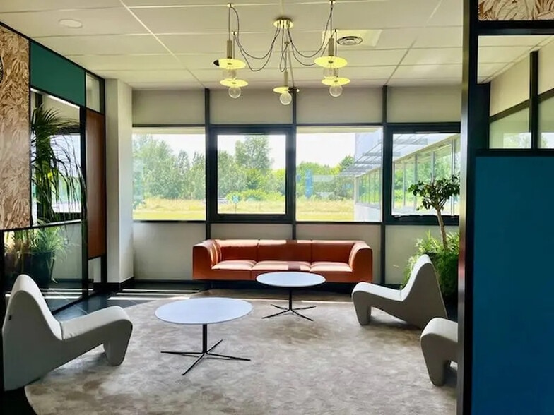 Office in Labège for lease - Interior Photo - Image 1 of 12