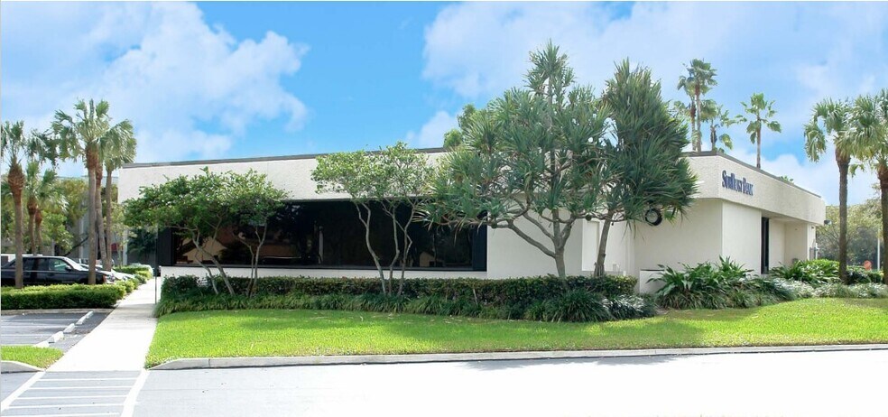 10000 Taft St, Pembroke Pines, FL à louer - Photo du bâtiment - Image 2 de 9