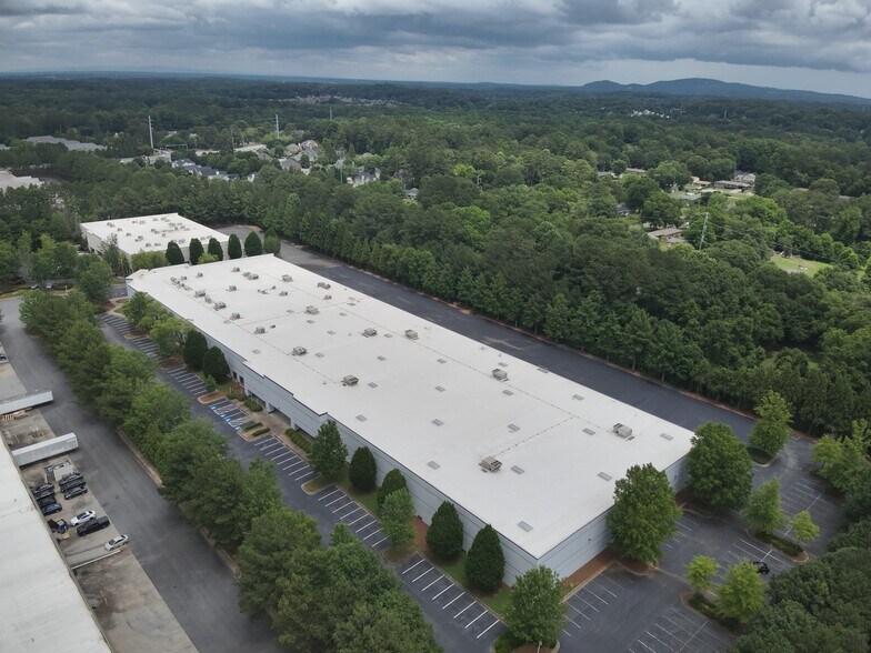 175 Chastain Meadows Ct, Kennesaw, GA à louer - Photo du bâtiment - Image 3 de 5