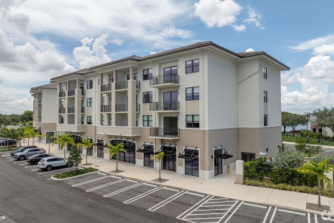 Plus de détails pour 8205 Commerce, Miami Lakes, FL - Commerce de détail à louer